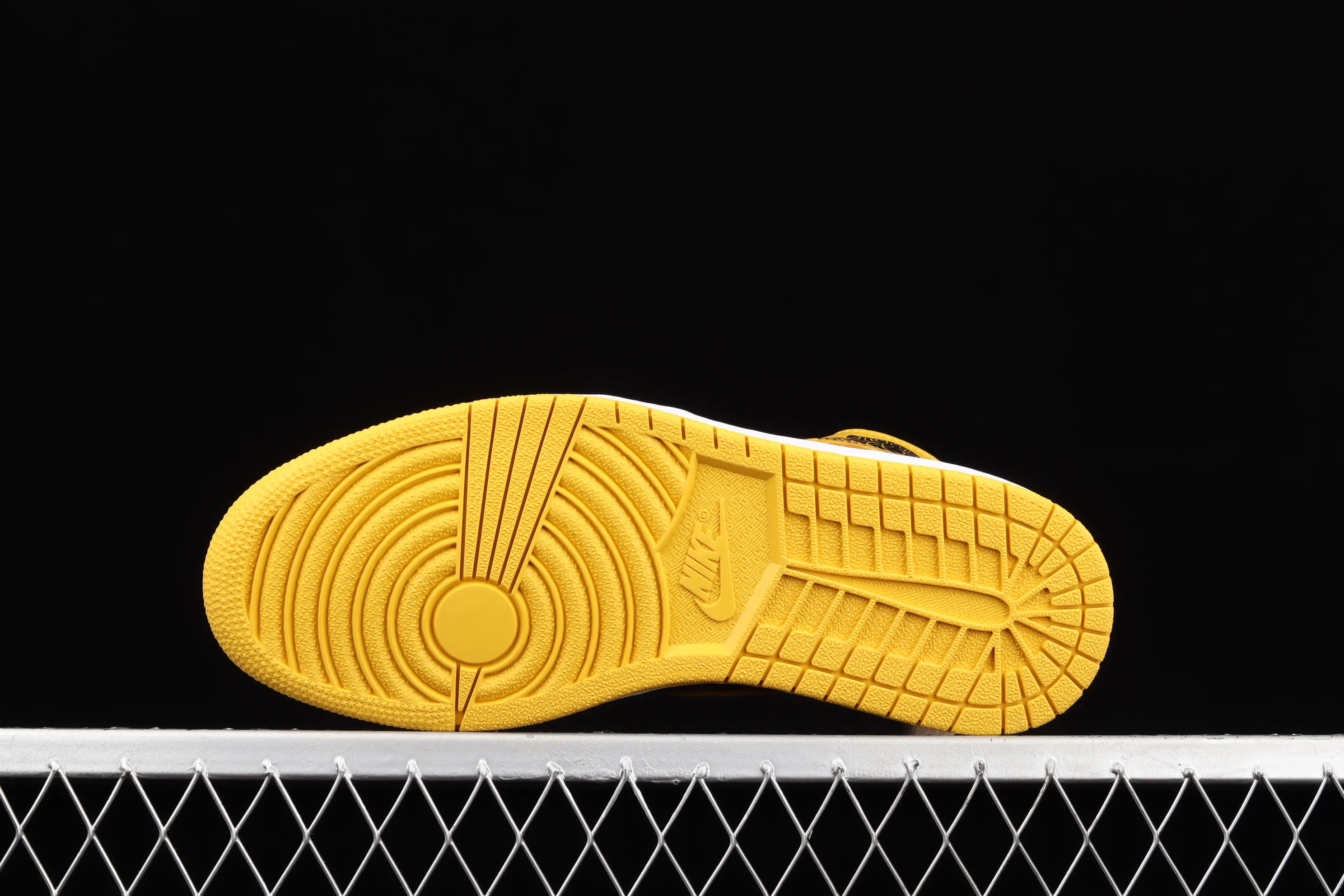 All categories Air Jordan Jordan series basketball shoes Air Jordan 1 High Air Jordan 1 High OG "Pollen" AJ1 Joe 1 new black and yellow 555088-701